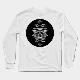 vintage aztec pattern in faded circle black Long Sleeve T-Shirt